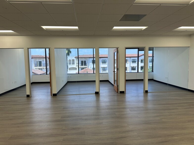More Photos Of 14140-14144 Ventura Blvd, Sherman Oaks Loft Creative Space For Lease