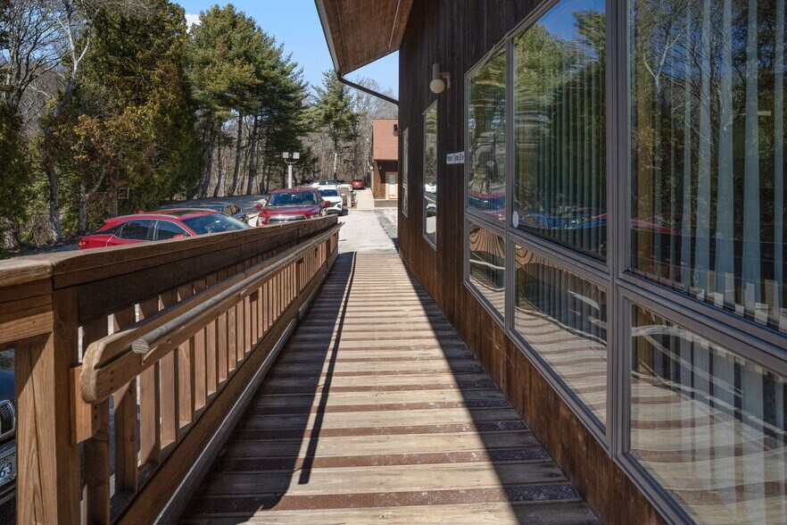 More Photos Of 24 Salt Pond Rd, Wakefield Medical For Sale