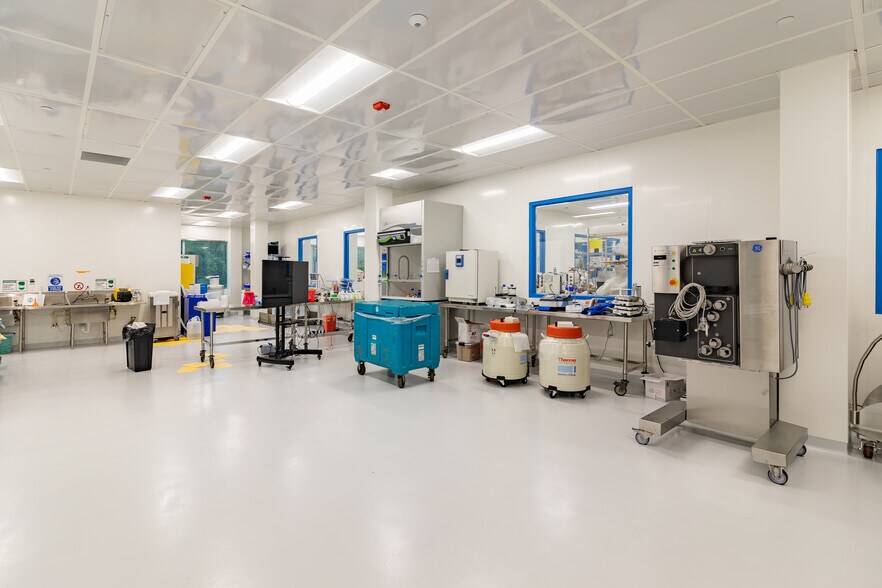 More Photos Of 727 Norristown Rd, Lower Gwynedd Research And Development For Lease