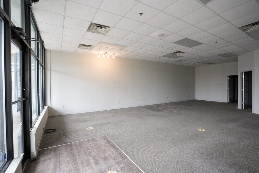 More Photos Of 3094 Richmond Rd, Lexington Unknown For Lease