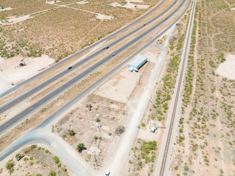 More Photos Of 850 W I-20, Penwell Warehouse For Lease