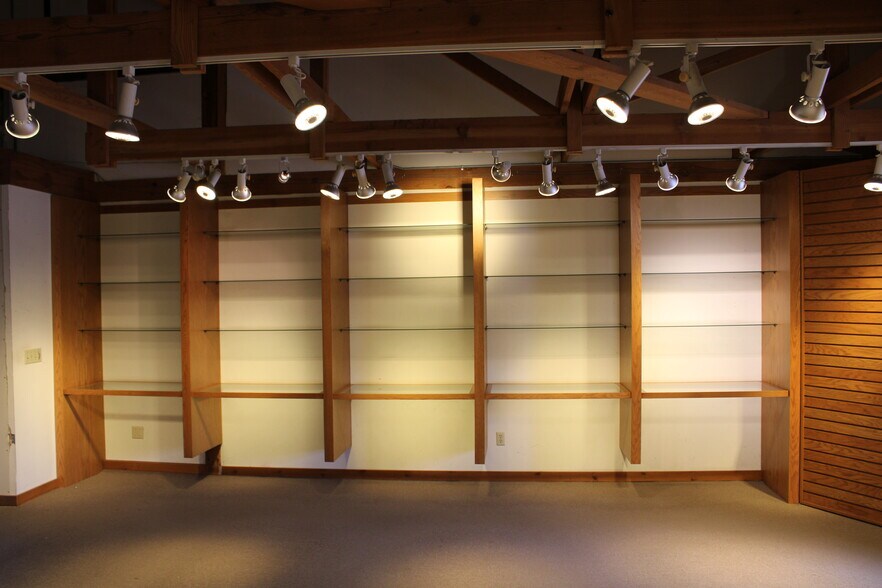 More Photos Of 310-340 Water St, Excelsior Freestanding For Lease