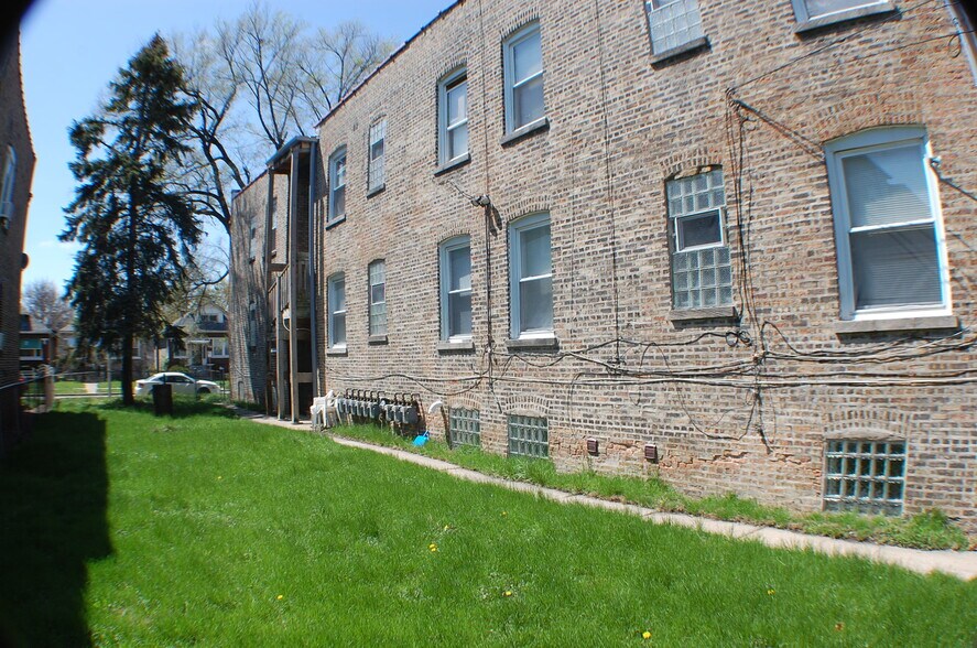 More Photos Of 1135-1141 N Lamon Ave, Chicago Apartments For Sale