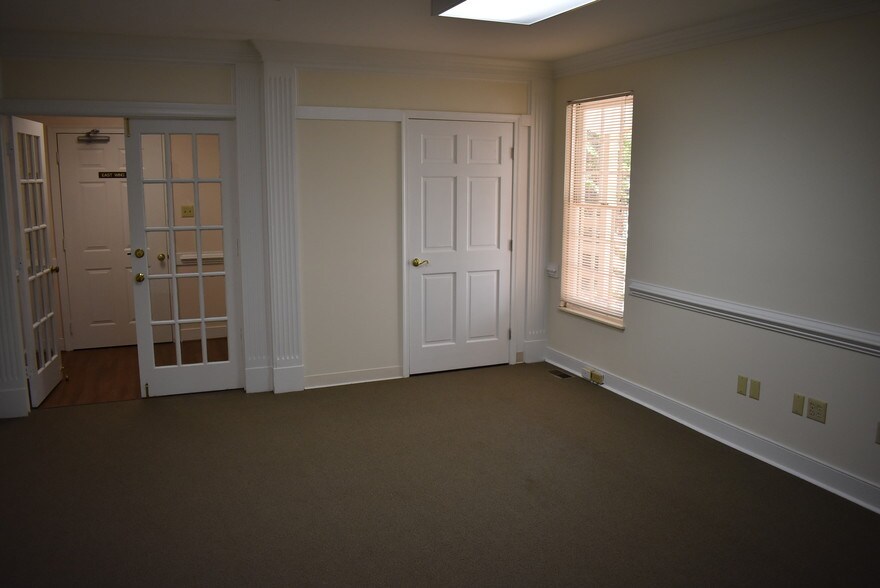More Photos Of 611 N Courthouse Rd, Richmond Office For Lease