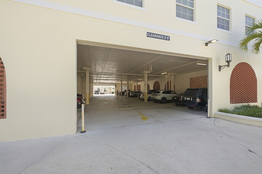 More Photos Of 220 Sunrise Ave, Palm Beach Office For Lease