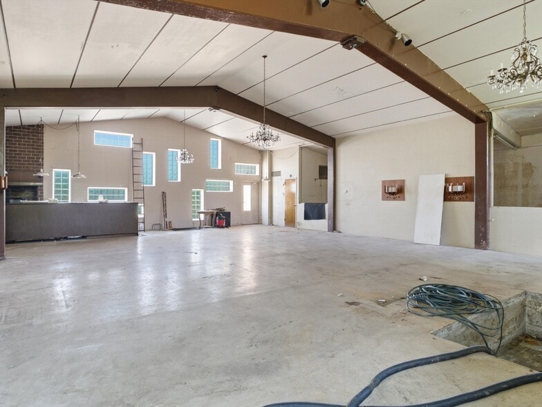 More Photos Of 1801 Johnston Dr, Manitowoc Warehouse For Sale