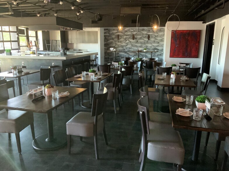 More Photos Of 5538 N 7th St, Phoenix Restaurant For Lease
