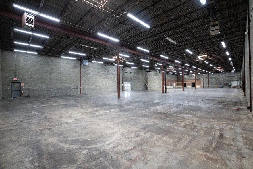 More Photos Of 12 Elmwood Rd, Menands Distribution For Lease