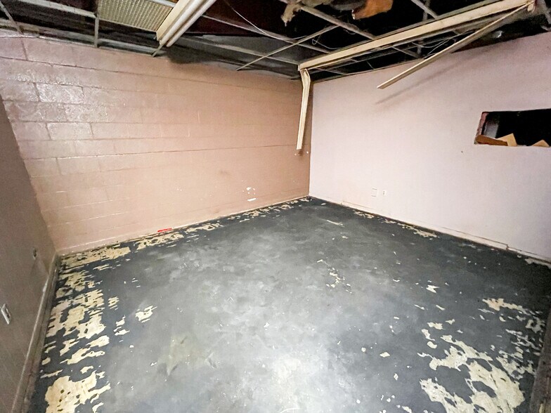 More Photos Of 3920 W Wall St, Midland Bowling Alley For Sale