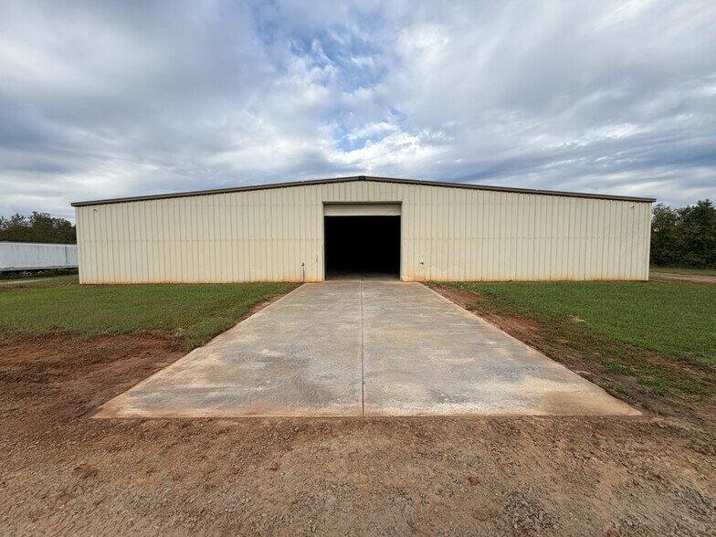 More Photos Of 1210 Champion Ferry Rd, Gaffney Flex For Sale