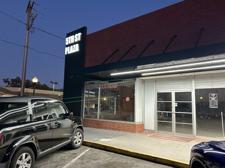 More Photos Of 40-60 E 5th St, Apopka Storefront For Lease