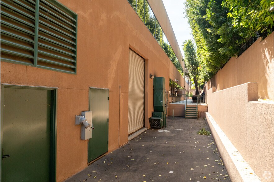 More Photos Of 4601 Wilshire Blvd, Los Angeles Loft Creative Space For Lease