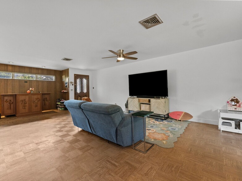 More Photos Of 200 66th St N, Saint Petersburg Office For Sale