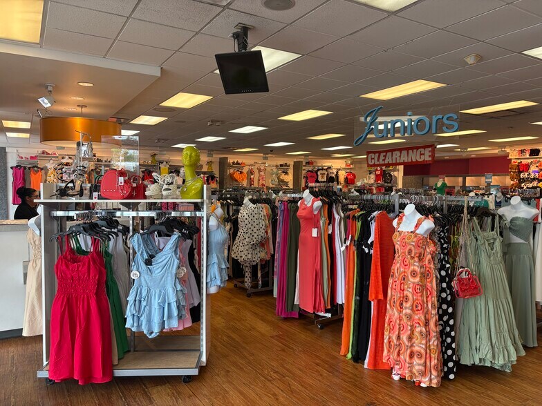 More Photos Of 1765-1781 NE 163rd St, North Miami Beach Unknown For Lease