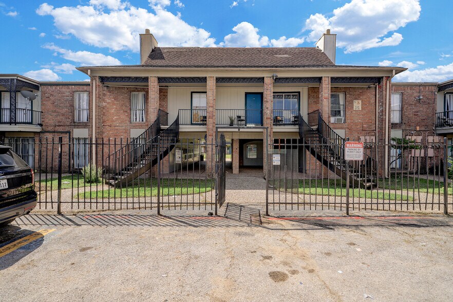 More Photos Of 215 W Little York Rd, Houston Apartments For Sale