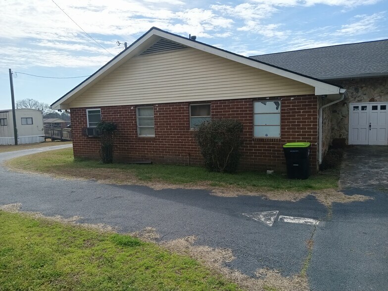More Photos Of 1344 N 9th St, Griffin Religious Facility For Sale