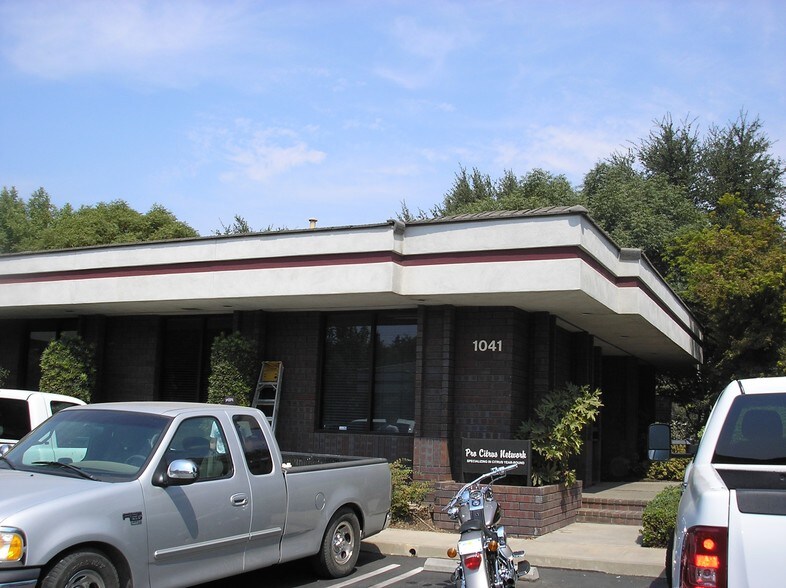More Photos Of 1041 N Demaree St, Visalia Office For Lease