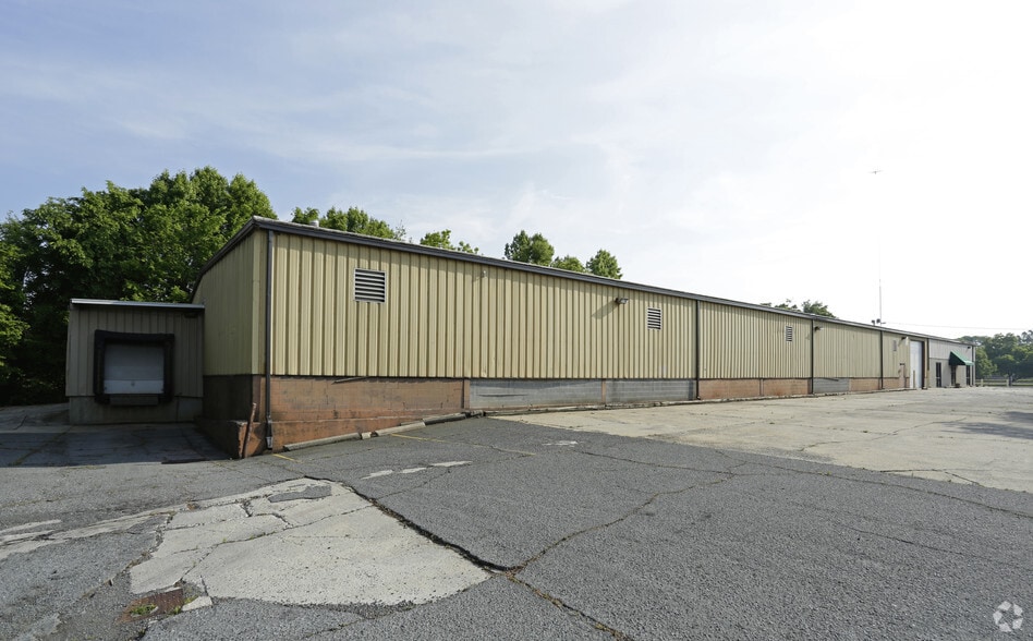 More Photos Of 140 Dupree St, Charlotte Warehouse For Lease