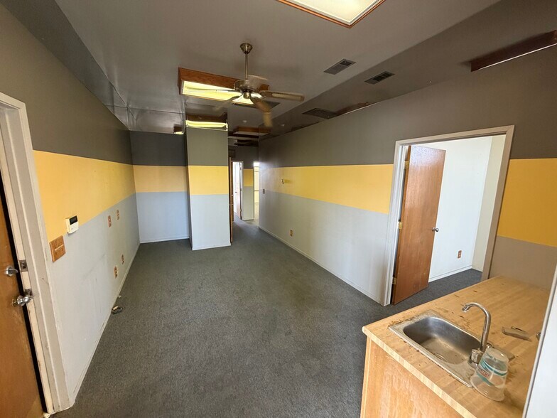 More Photos Of 1088 N Mooney Blvd, Tulare Freestanding For Lease