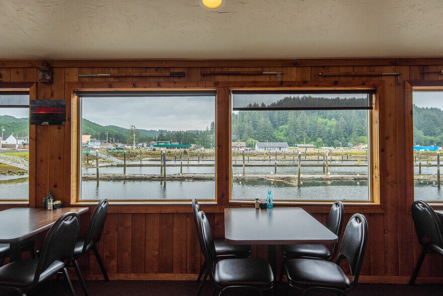 More Photos Of 142 Bay Front Loop, Winchester Bay General Retail For Sale