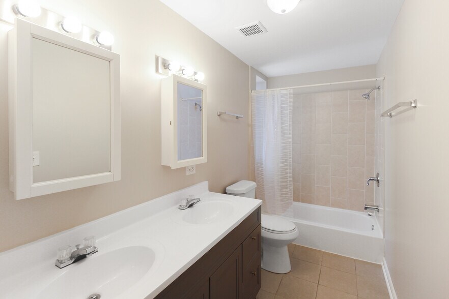 More Photos Of 6731 S Chappel Ave, Chicago Apartments For Sale