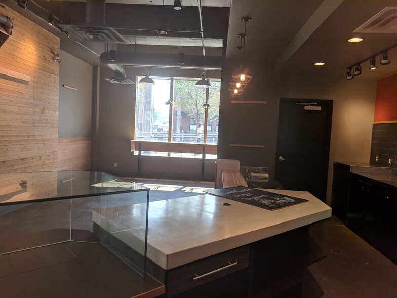 More Photos Of 683 10th St SW, Calgary Apartments For Sale
