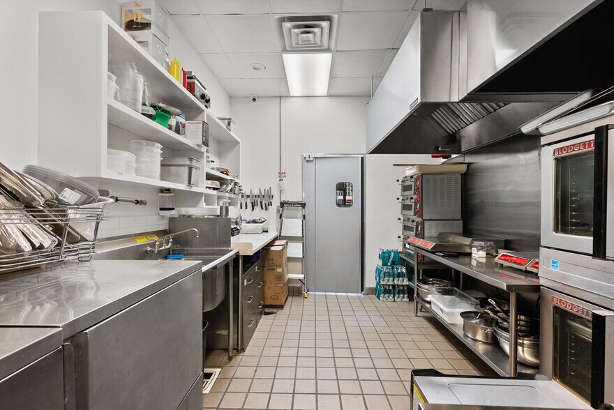 More Photos Of 5466-5484 Wilshire Blvd, Los Angeles Office For Lease