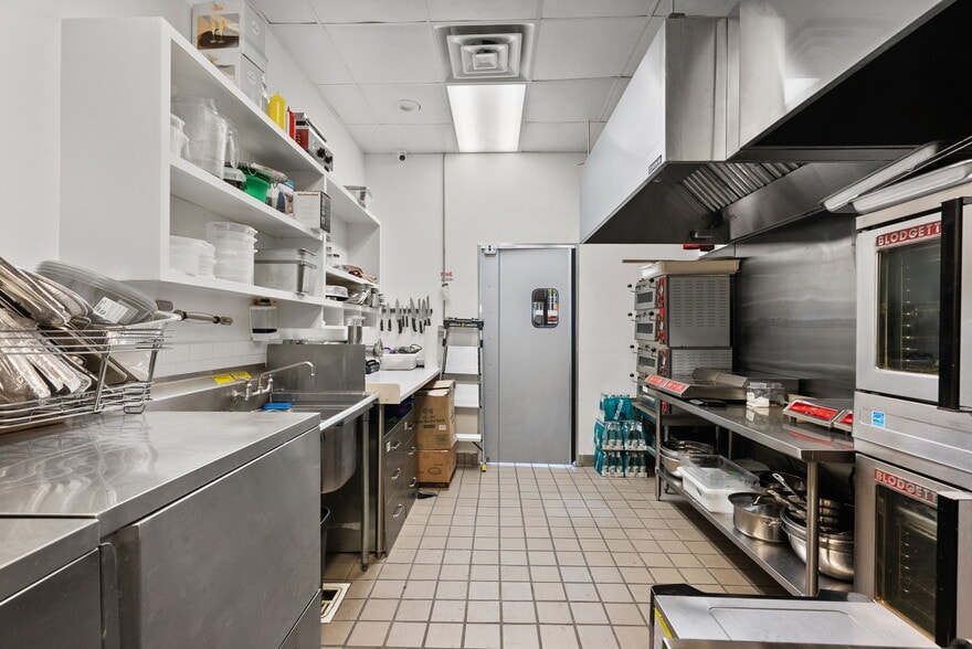 More Photos Of 5466-5484 Wilshire Blvd, Los Angeles Office For Lease