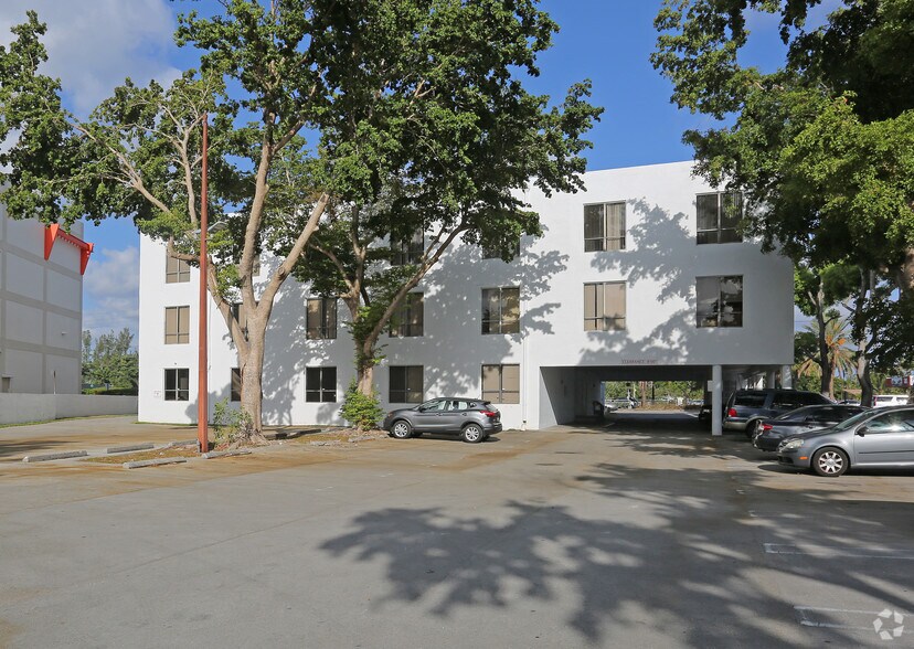 More Photos Of 11601 Biscayne Blvd, Miami Loft Creative Space For Lease