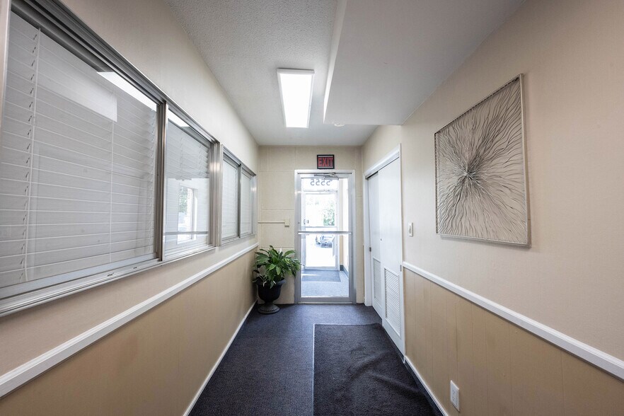 More Photos Of 5555 N Tacoma Ave, Indianapolis Office For Lease