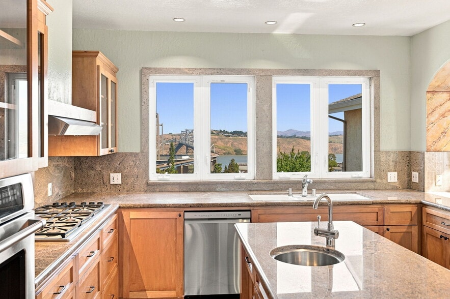 More Photos Of 1135 5th Ave, Crockett Apartments For Sale