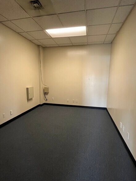 More Photos Of 3600 Elm Ave, Portsmouth Warehouse For Lease