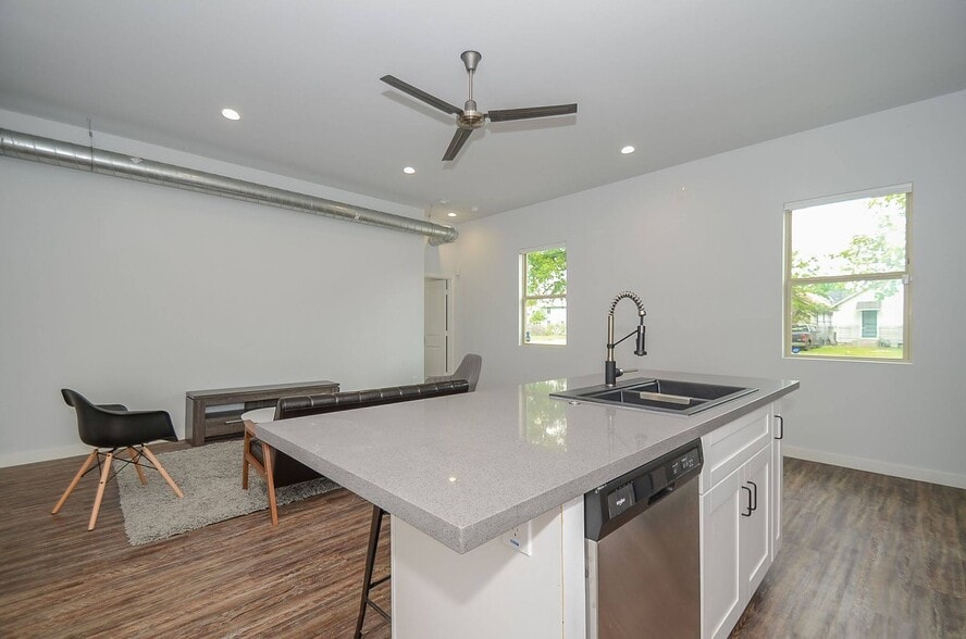 More Photos Of 3424-3426 Tuam St, Houston Apartments For Sale