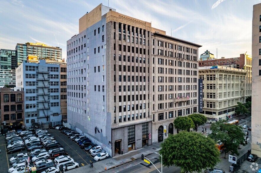 More Photos Of 325 W 8th St, Los Angeles Apartments For Lease