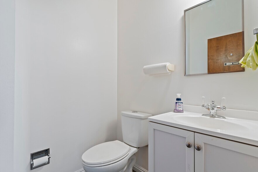 More Photos Of 2330 S Main St, Salt Lake City Office Residential For Lease