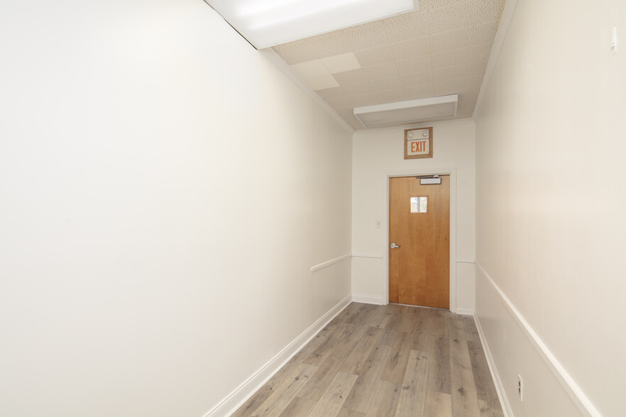 More Photos Of 308 W Lexington Ave, Winchester Office For Sale
