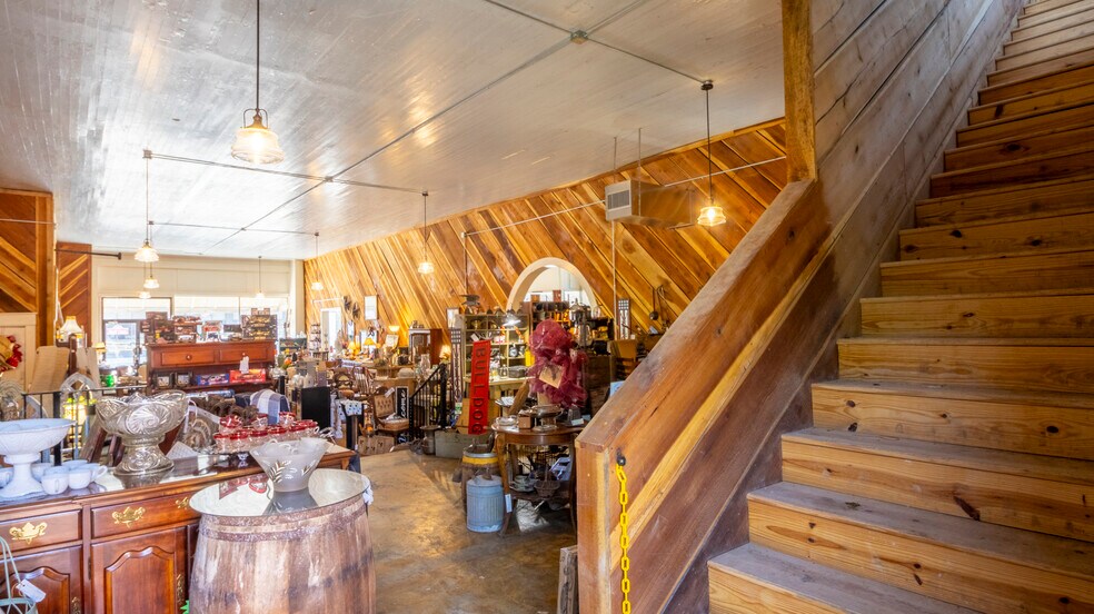 More Photos Of 18109 Main St, Woodbury Storefront Retail Office For Sale