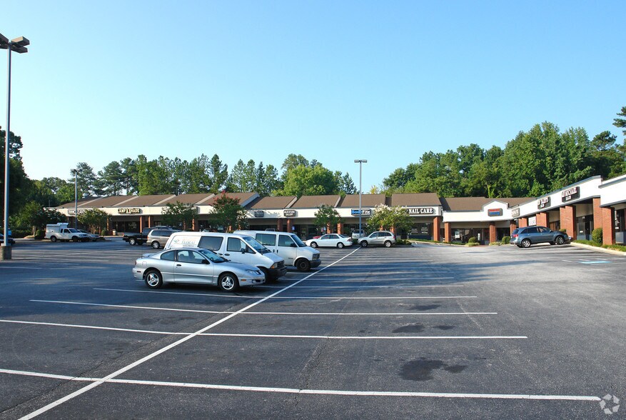 More Photos Of 220 NE Sandy Springs Cir, Atlanta Unknown For Lease