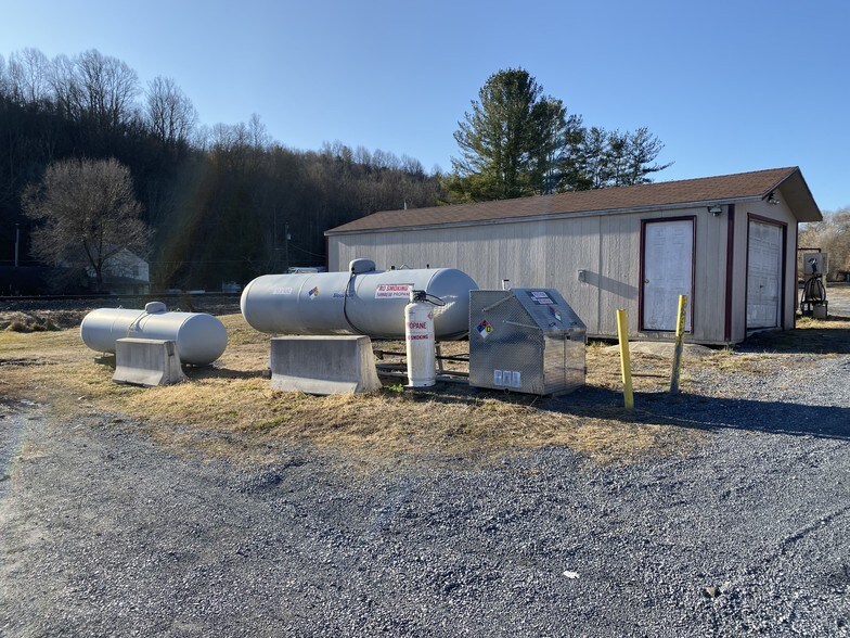 More Photos Of 139 W Craig St, Craigsville Supermarket For Sale