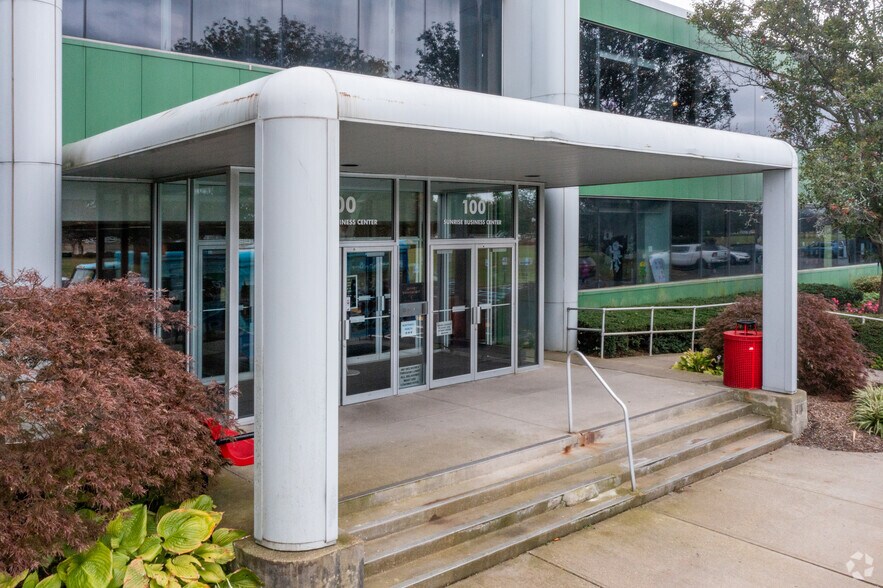 More Photos Of 3500 Sunrise Business, Great River Unknown For Lease
