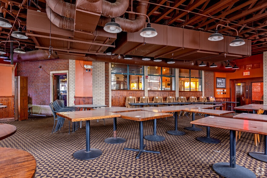 700 Six Flags Dr, Arlington, TX 76011 Retail For Lease