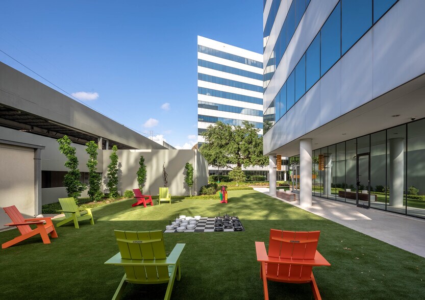 More Photos Of 4828-4888 Loop Central Dr, Houston Unknown For Lease