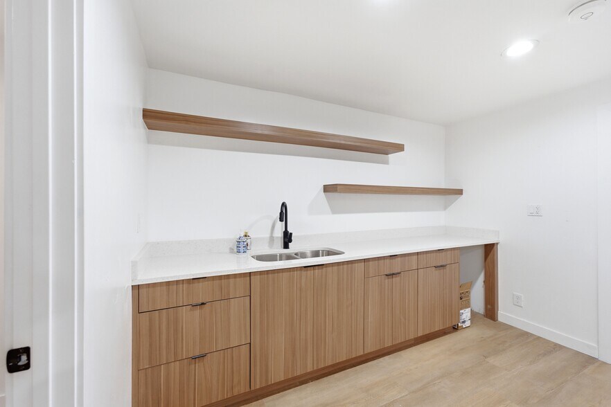 More Photos Of 292 E 3900 S, Salt Lake City Office For Sale