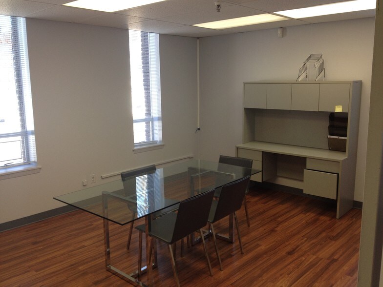 More Photos Of 431 N Midland Ave, Saddle Brook Flex For Lease