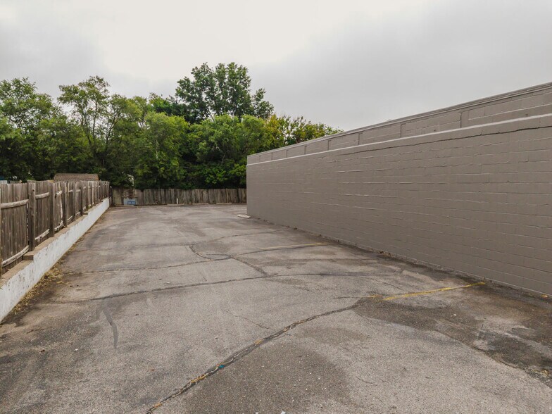 More Photos Of 2234 S Oliver St, Wichita Freestanding For Sale