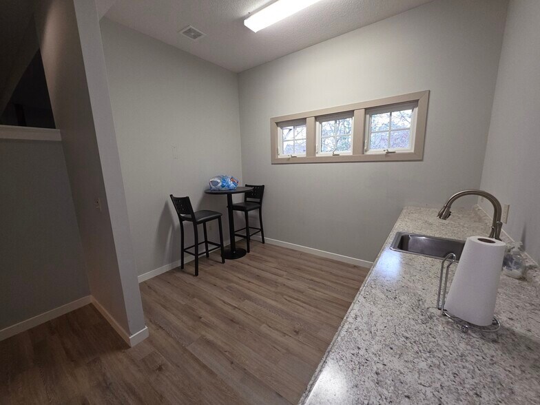 More Photos Of 14 Westbury Park, Bluffton Office For Sale