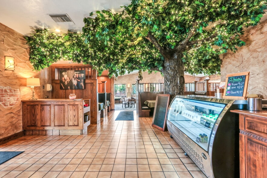 More Photos Of 7680 Grand Ave, Gurnee Restaurant For Sale