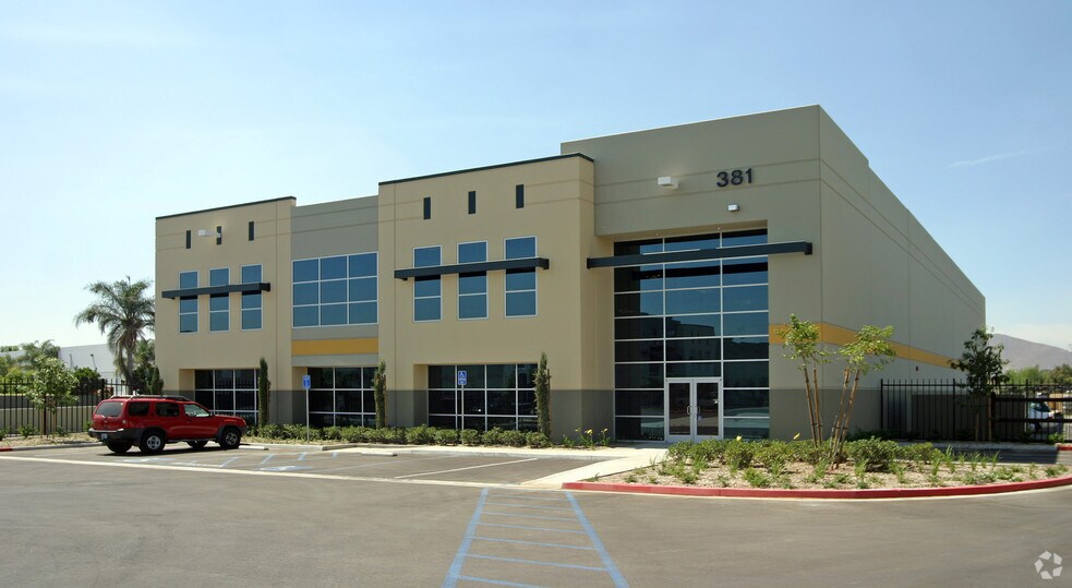 More Photos Of 381 N Main St, Riverside Manufacturing For Lease