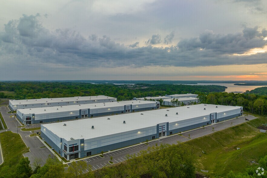 More Photos Of 121 Airpark Ctr E, Nashville Unknown For Lease