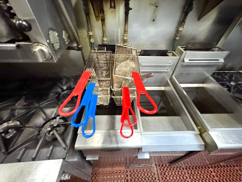 More Photos Of 128 Metropolitan Ave, Brooklyn Restaurant For Lease